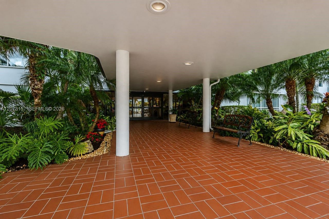 3800 Hillcrest Dr, Unit 315, Hollywood, FL 33021 Photo