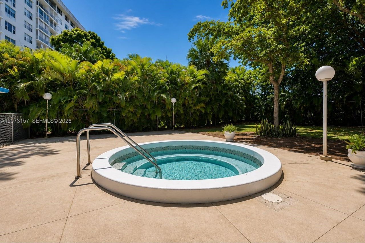 3800 Hillcrest Dr, Unit 315, Hollywood, FL 33021 Photo