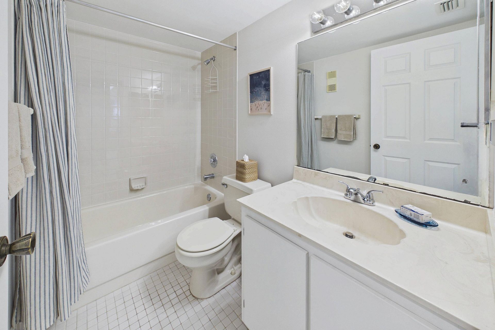 15451 Pembridge Drive, Unit 203, Delray Beach, FL 33484 Photo