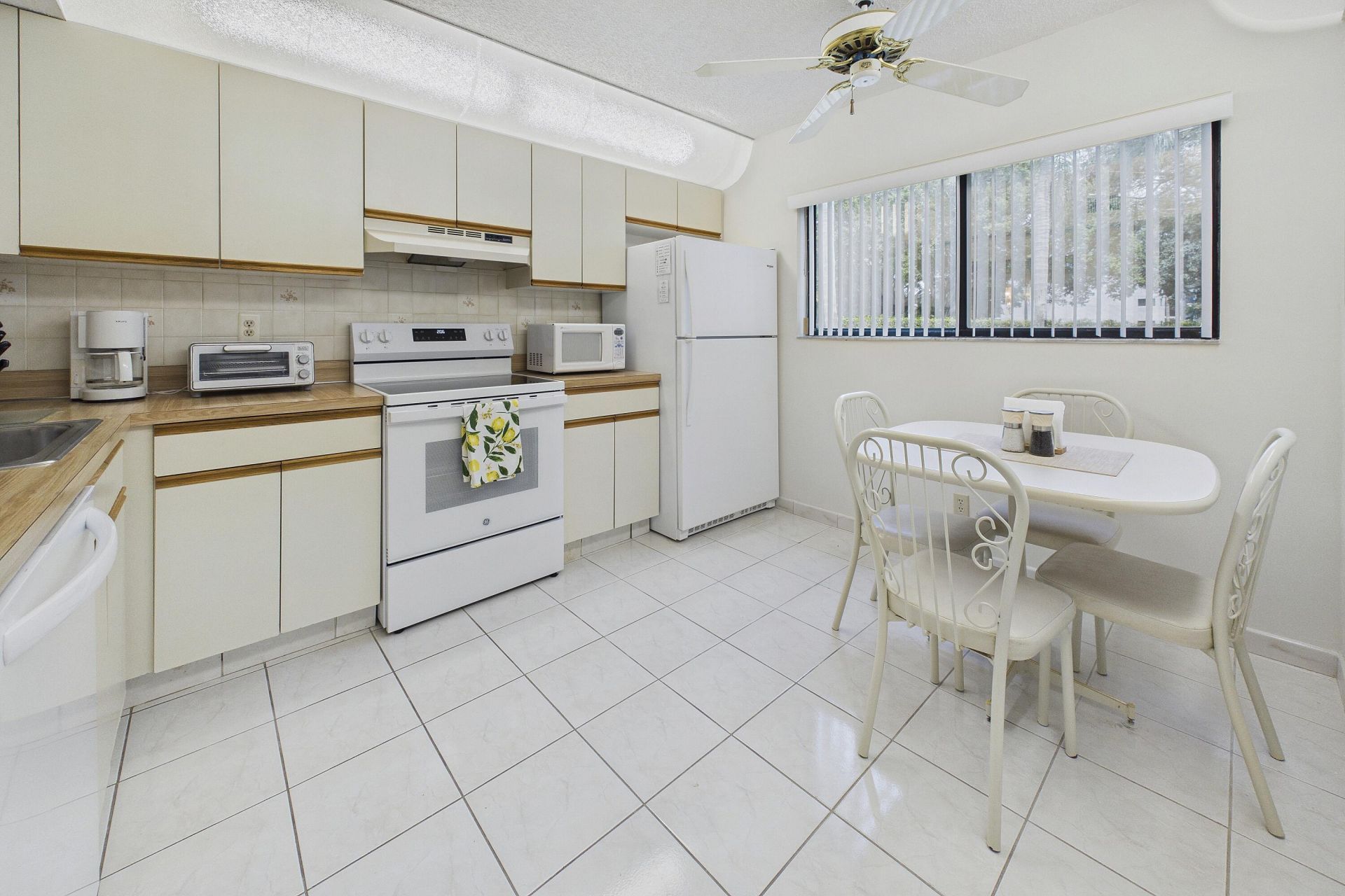 15451 Pembridge Drive, Unit 203, Delray Beach, FL 33484 Photo