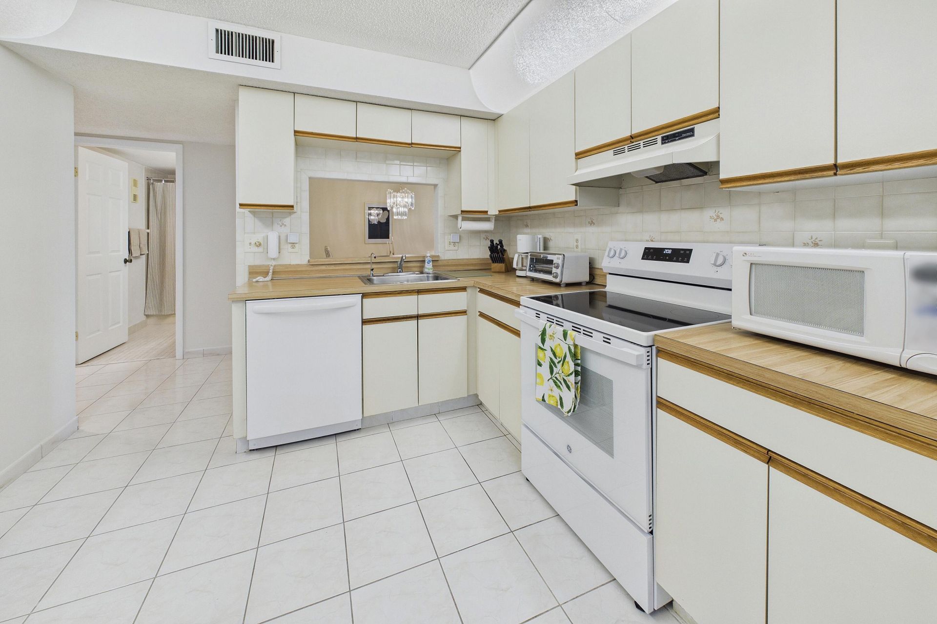 15451 Pembridge Drive, Unit 203, Delray Beach, FL 33484 Photo