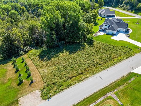 2520 BREEZEWAY BLUFF COURT, Green Bay, WI 54313
