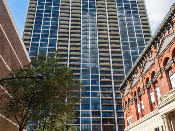 1560 N Sandburg Terrace , Unit 2109J, Chicago, IL 60610
