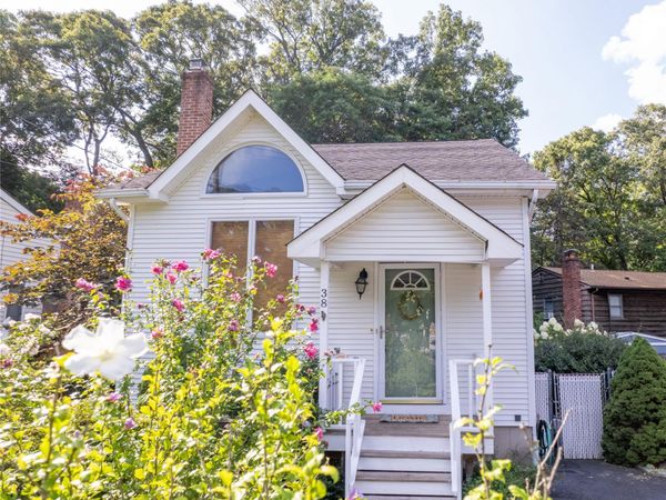 38 Montauk Road , Sound Beach, NY 11789