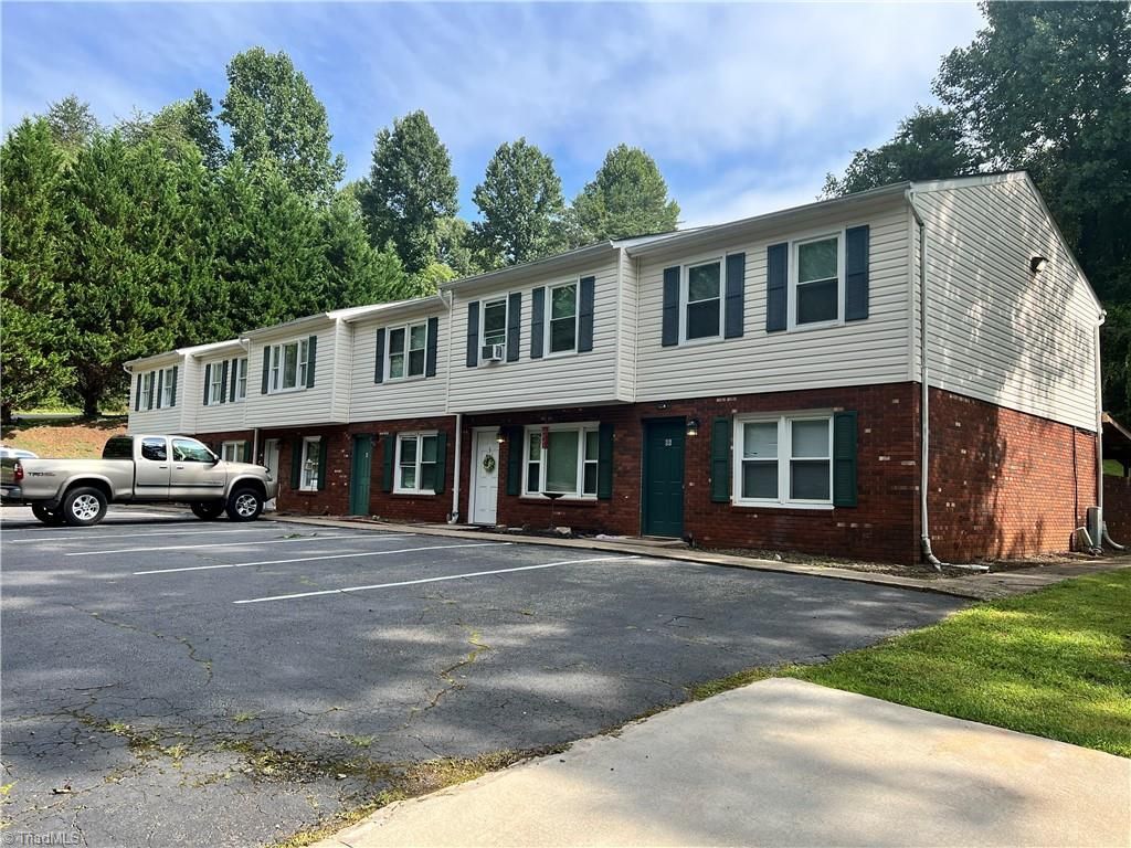 000 Wilkes Street, Elkin, NC 28621 Main Photo