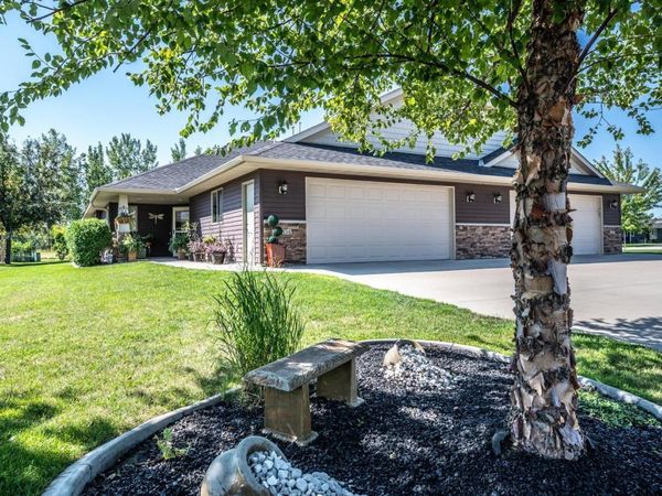 204 Ottawa Avenue SE, Hutchinson, MN 55350