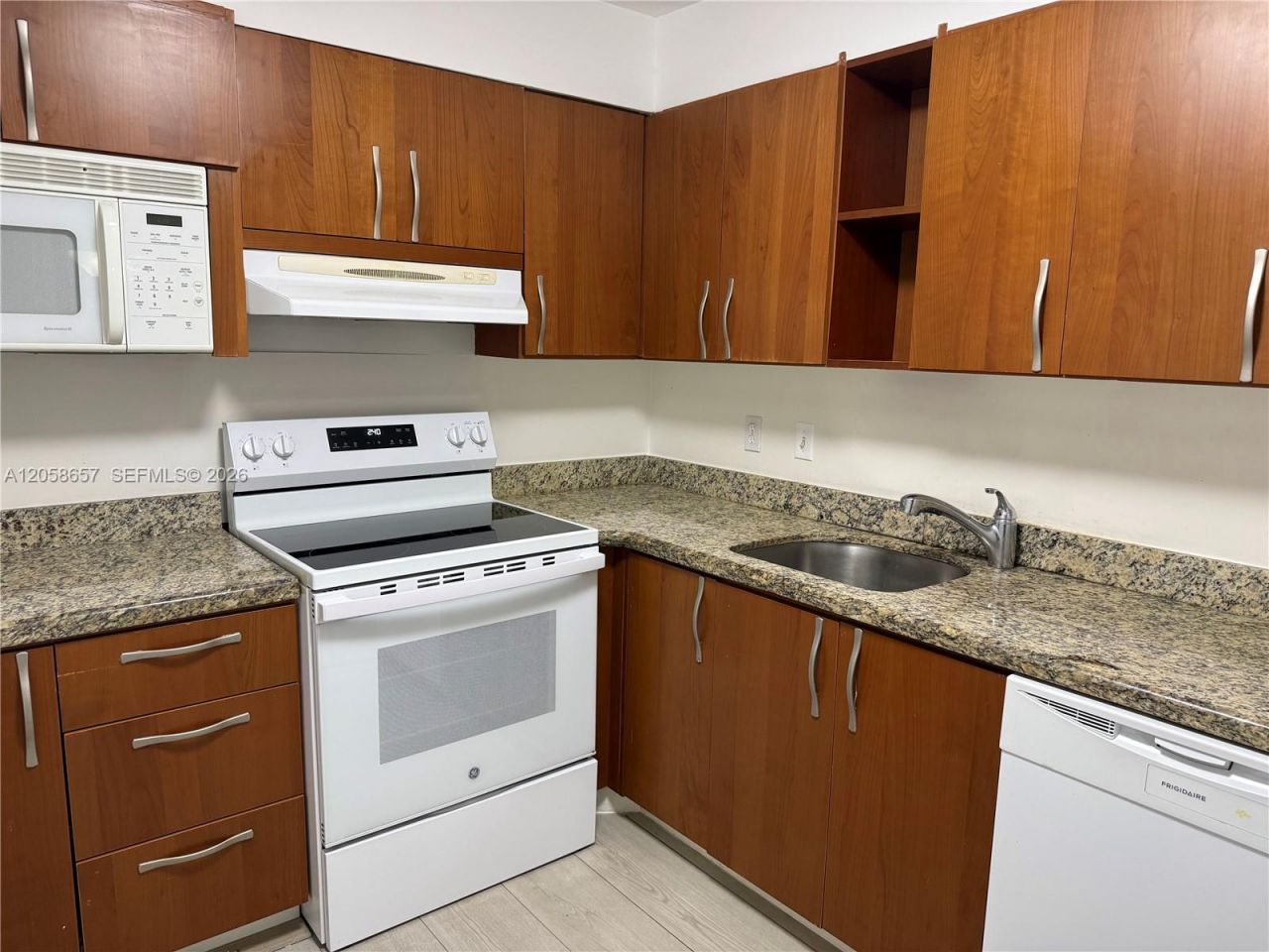 400 Kings Point Dr , Unit 311, Sunny Isles Beach, FL 33160 Photo