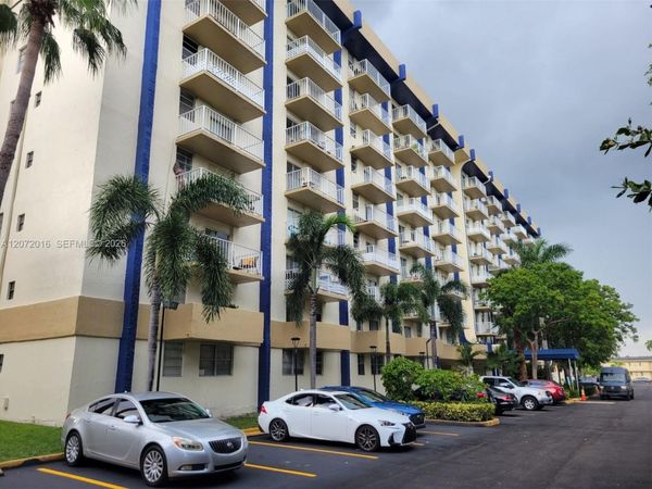 4550 NW 9th St , Unit 512E, Miami, FL 33126