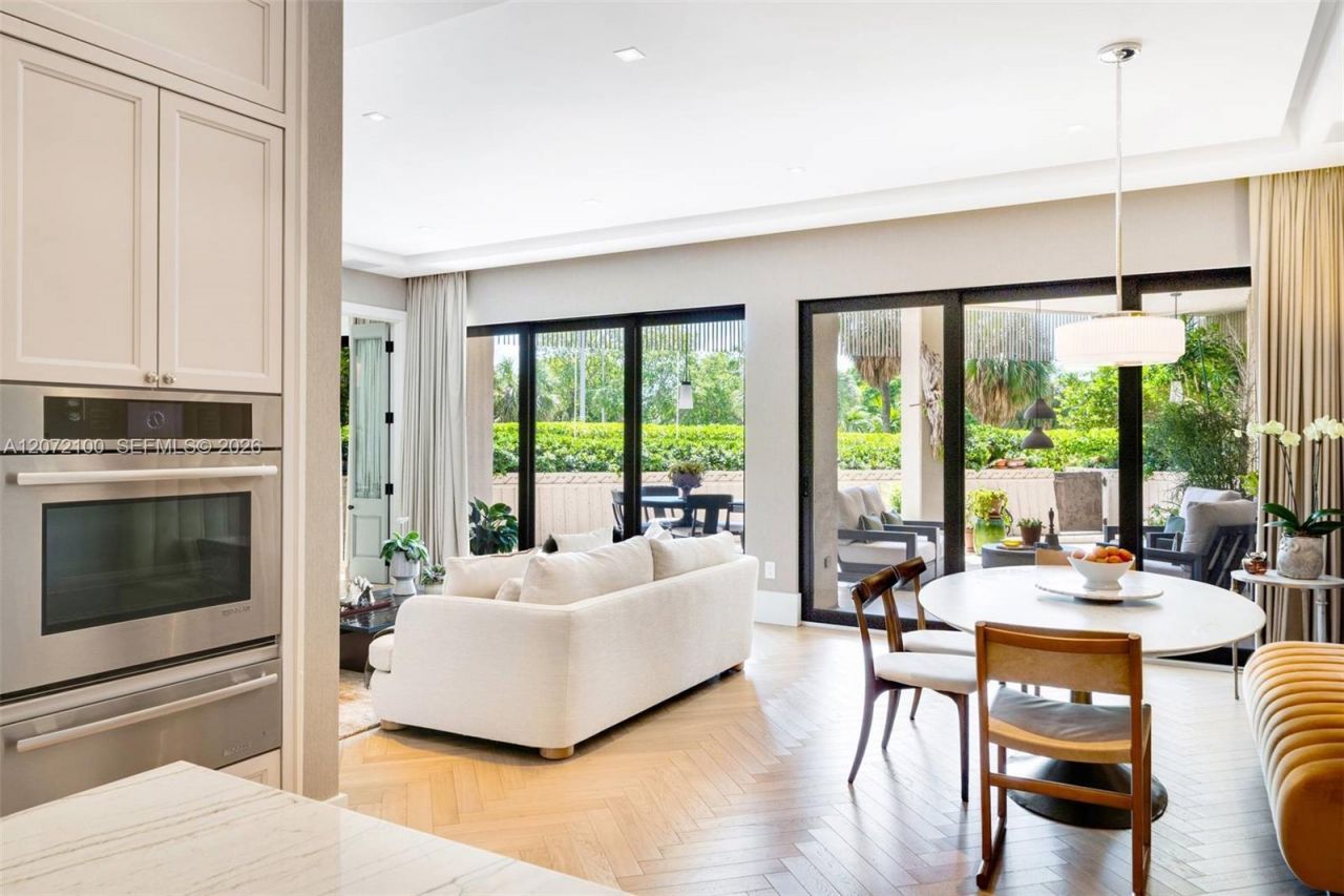 2901 S Bayshore Drive, Unit 1B, Miami, FL 33133 Photo