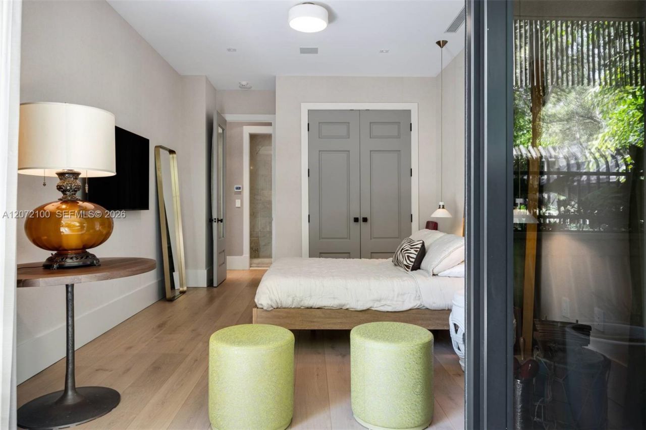 2901 S Bayshore Drive , Unit 1B, Miami, FL 33133 Photo