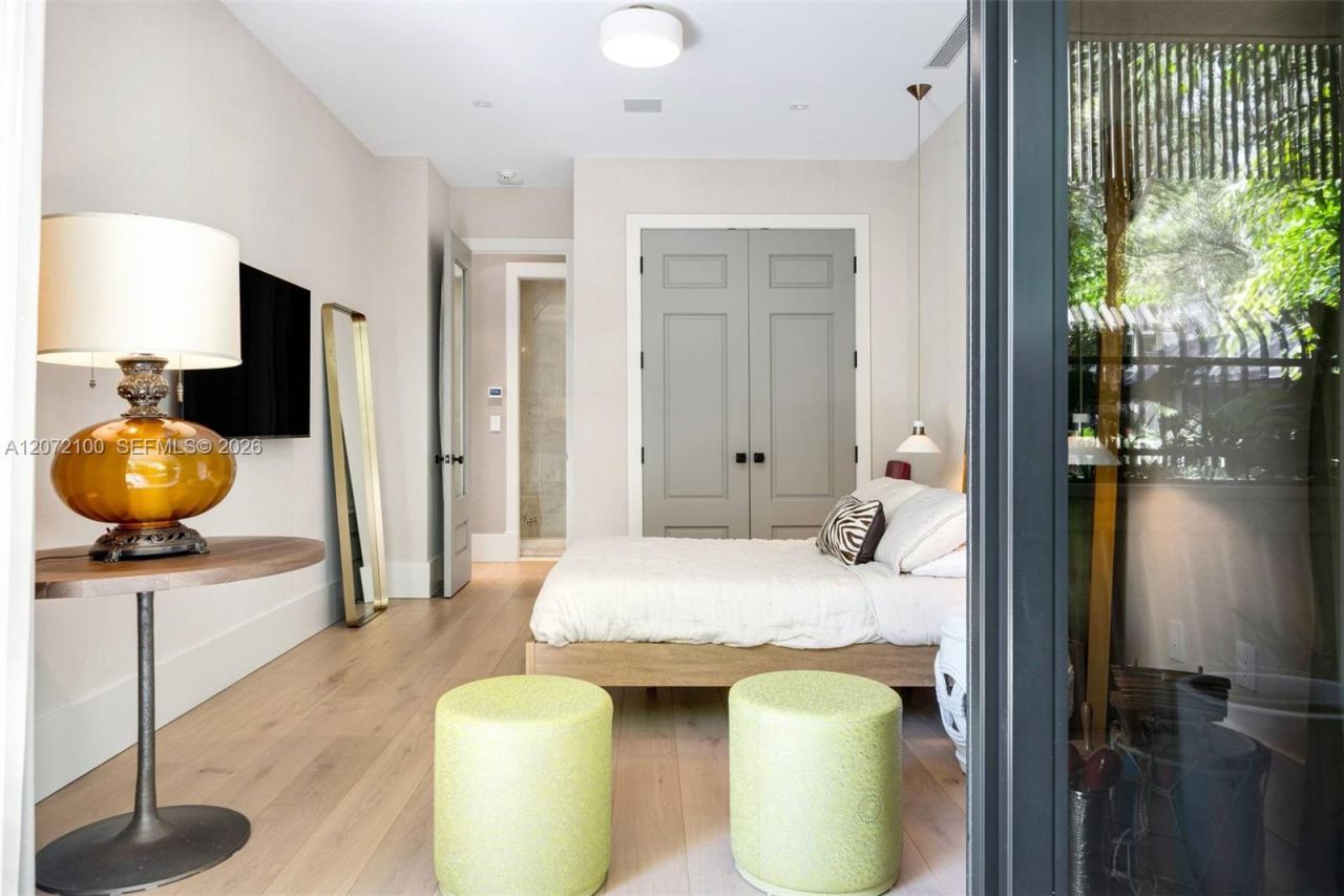 2901 S Bayshore Drive, Unit 1B, Miami, FL 33133 Photo