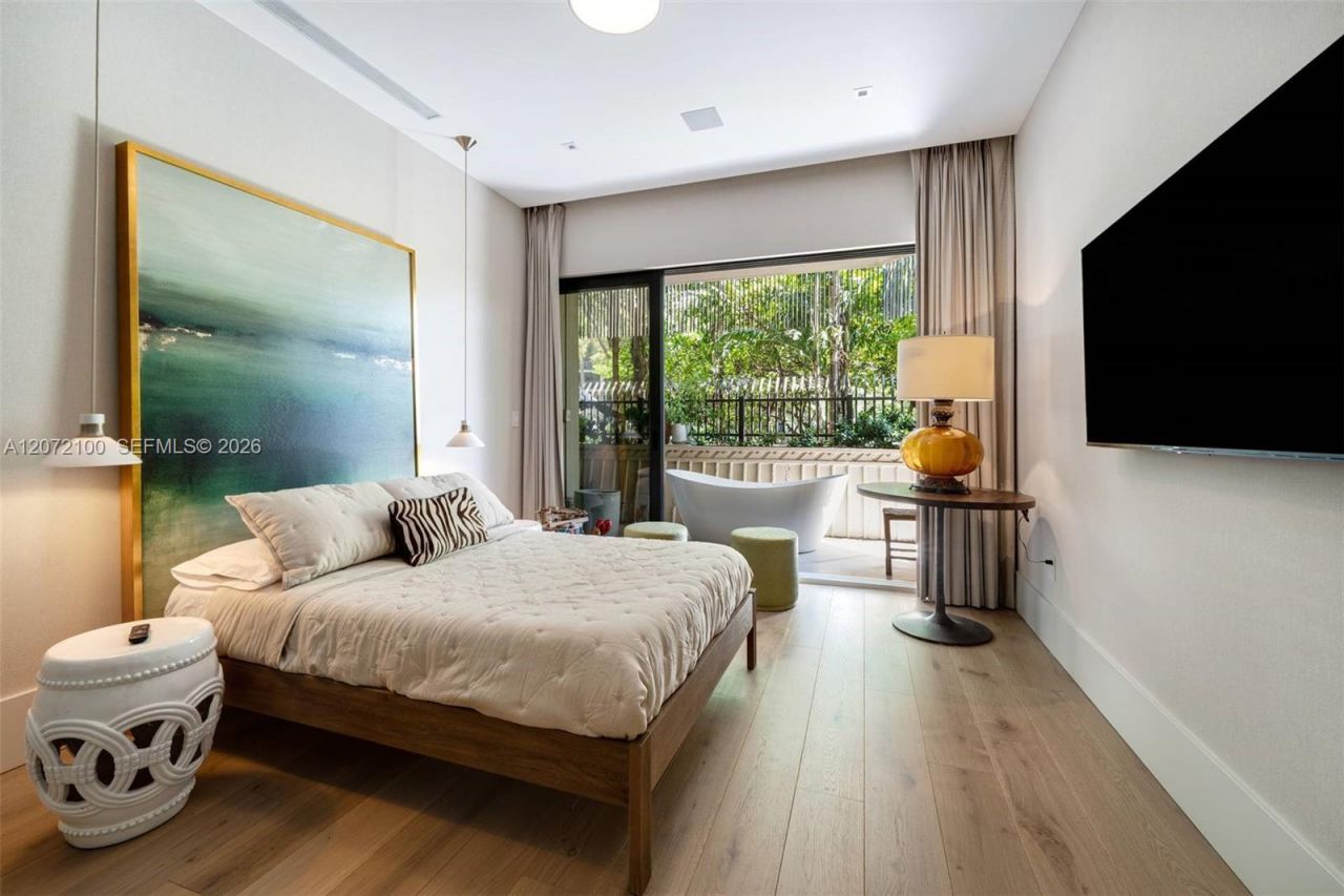 2901 S Bayshore Drive , Unit 1B, Miami, FL 33133 Photo