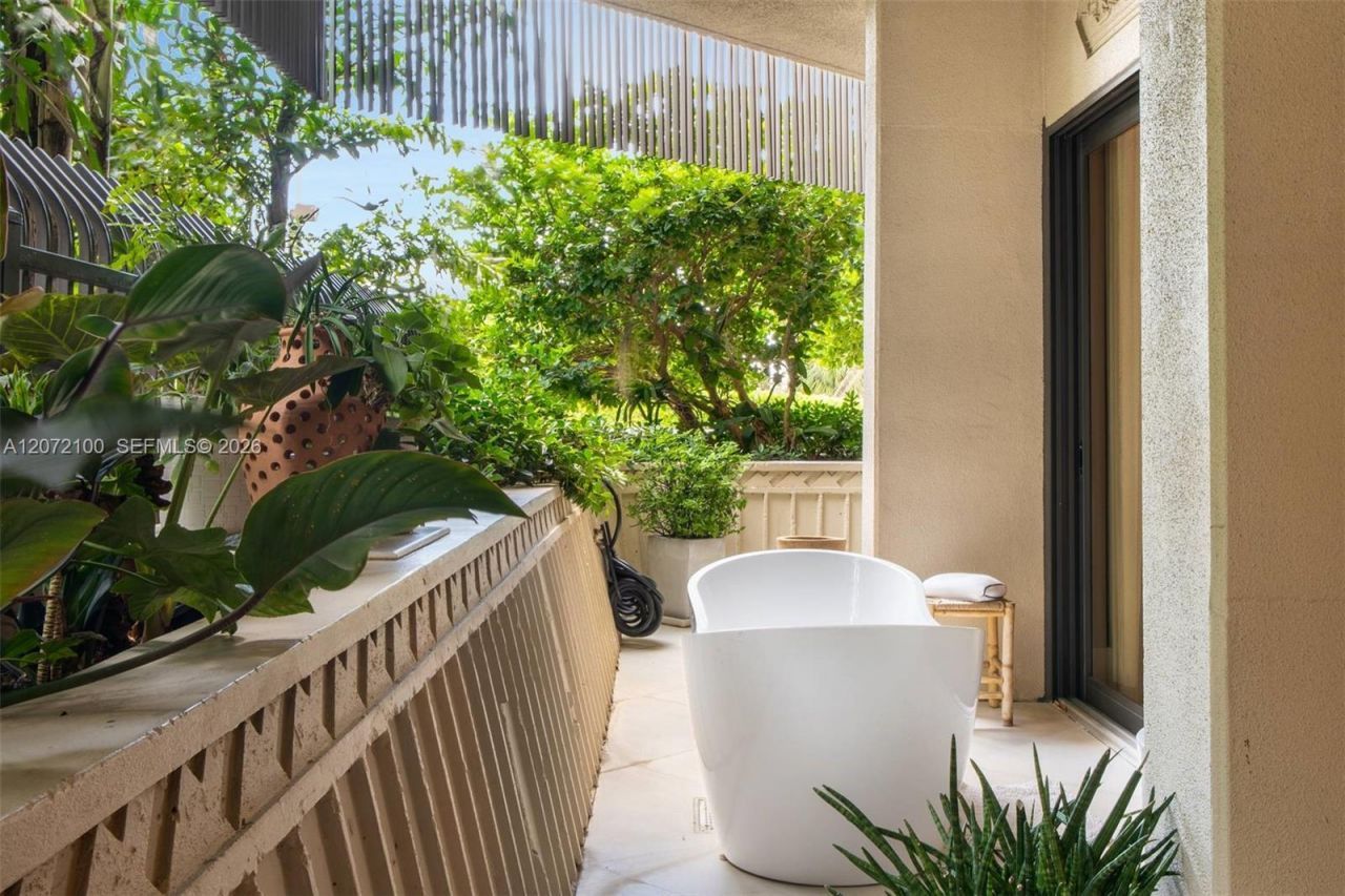 2901 S Bayshore Drive, Unit 1B, Miami, FL 33133 Photo