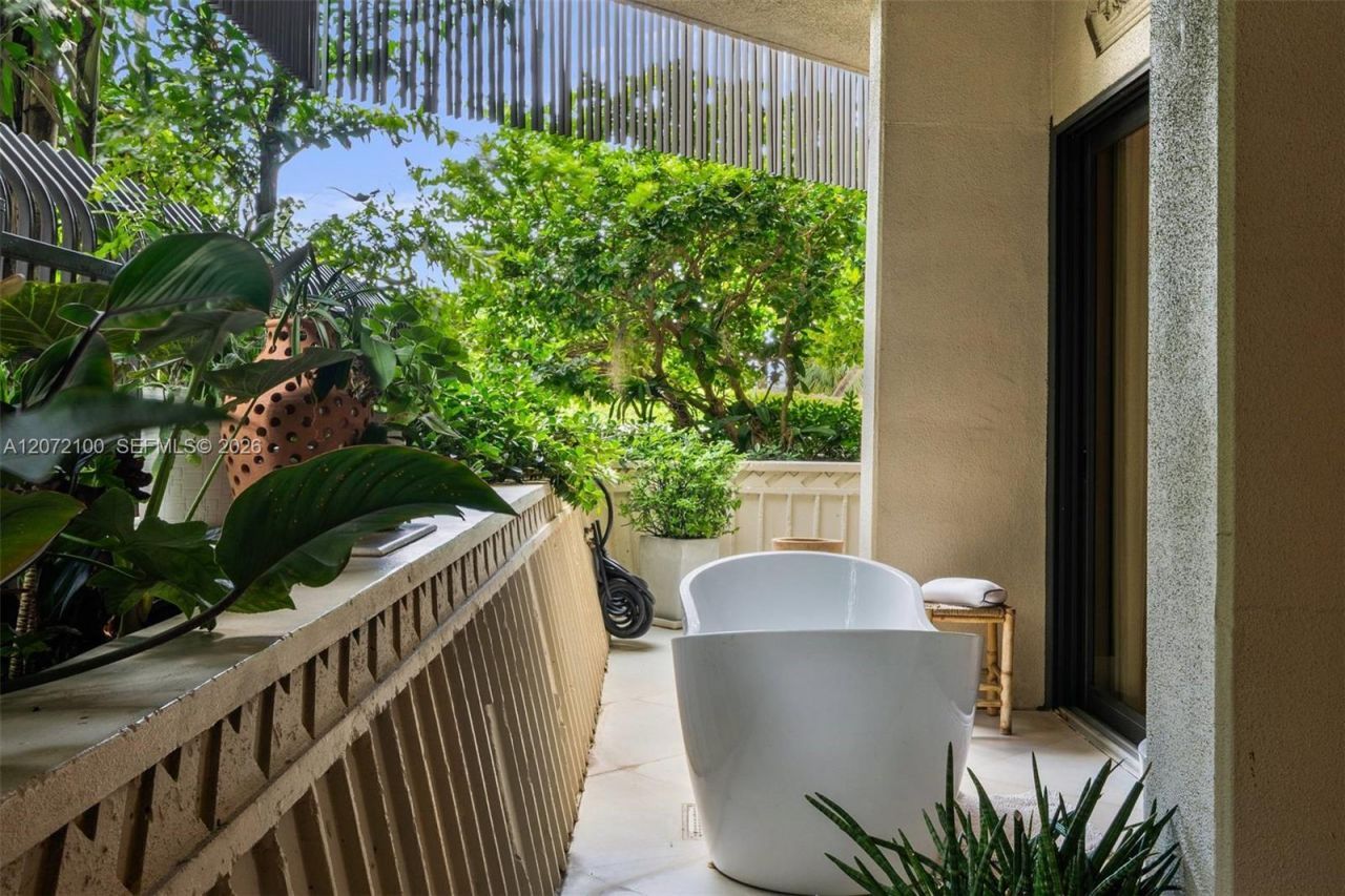 2901 S Bayshore Drive , Unit 1B, Miami, FL 33133 Photo