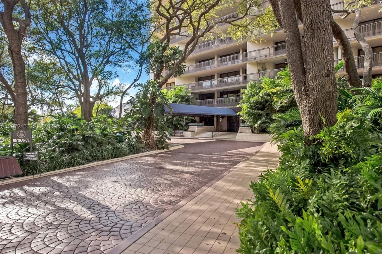 2901 S Bayshore Drive , Unit 1B, Miami, FL 33133 Photo