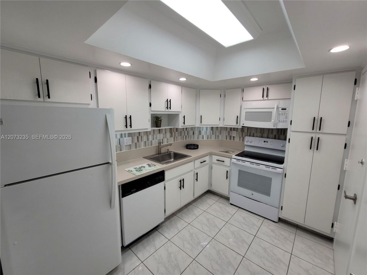 300 Bayview Dr, Unit 603, Sunny Isles Beach, FL 33160 Photo