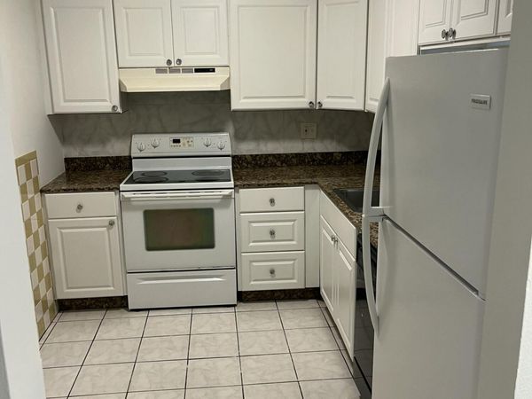 4307 NW 9th Avenue, Unit 3-1-A, Pompano Beach, FL 33064