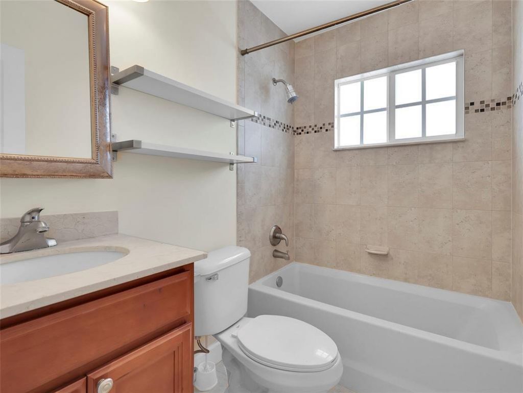 410 SW 15th Street, Unit 207, Pompano Beach, FL 33060 Photo