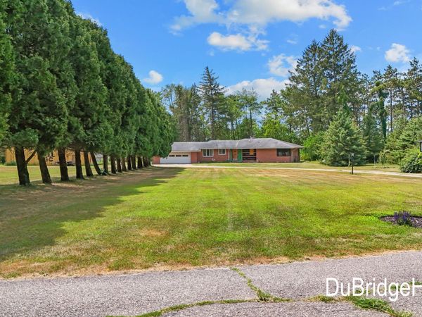 311 Honey Creek Avenue SE, Ada, MI 49301