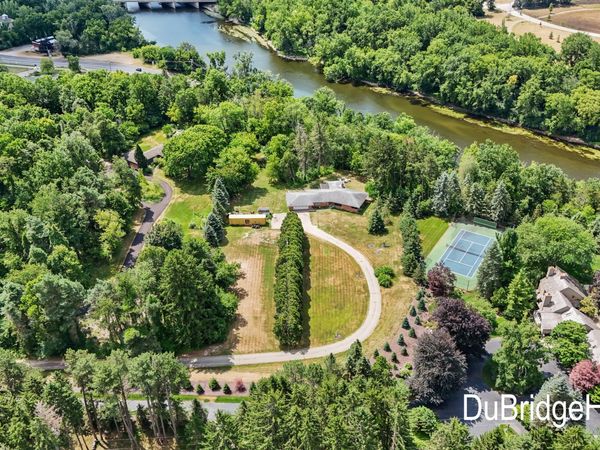 311 Honey Creek Avenue SE, Ada, MI 49301