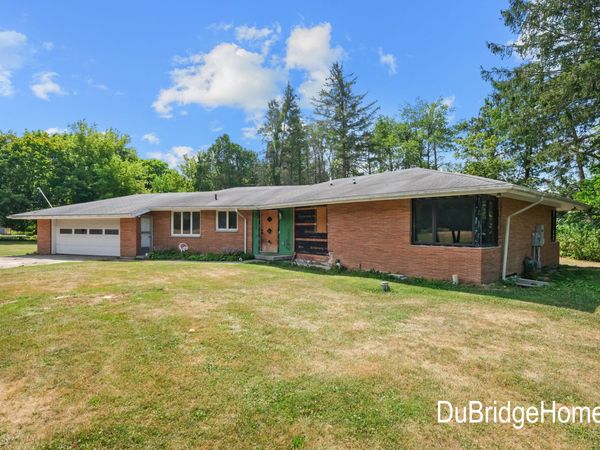 311 Honey Creek Avenue SE, Ada, MI 49301