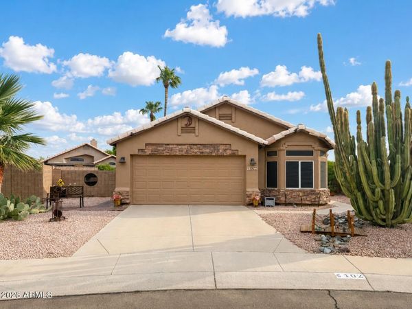102 W MORROW Drive, Phoenix, AZ 85027