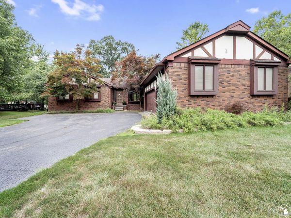 7789 Stout Avenue, Grosse Ile, MI 48138