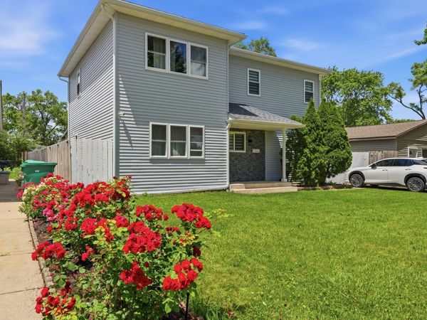 290 E Norman Lane , Wheeling, IL 60090