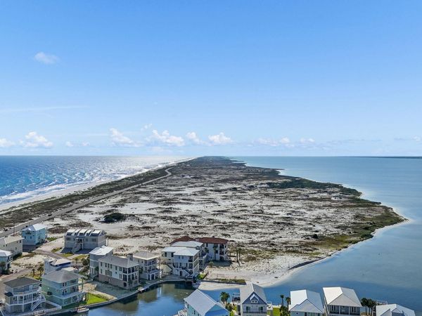 7303 Spinnaker Court, Navarre, FL 32566