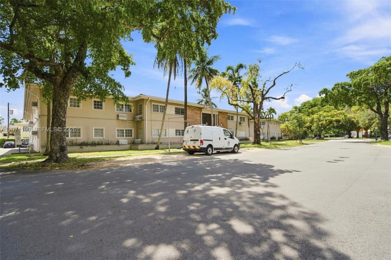 6511 Santona St , Unit C6, Coral Gables, FL 33146 Photo