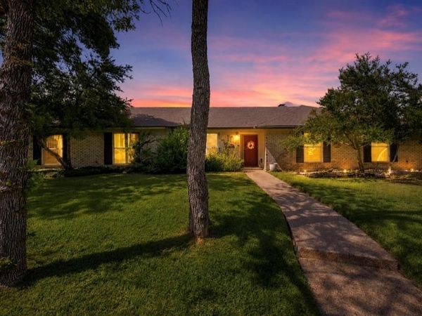 9909 Forest Shadows Drive, Woodway, TX 76712