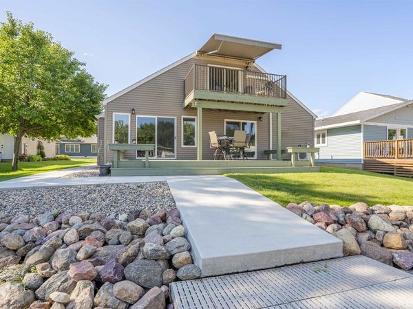 1304 Joy Loy Ln , Wahpeton, IA 51351