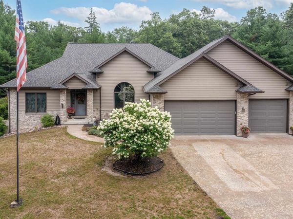 W13424 BURR OAK COURT, Coloma, WI 54930
