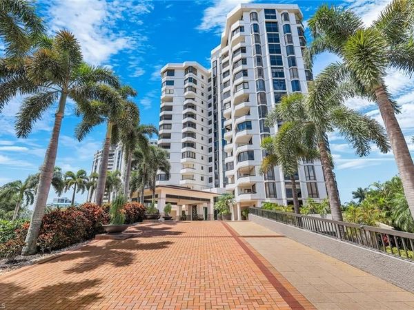 6075 Pelican Bay BLVD , Unit 104, NAPLES, FL 34108