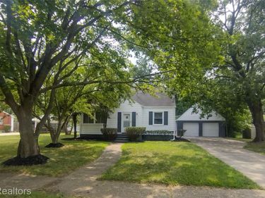19925 Saxton Avenue, Southfield, Mi 48075