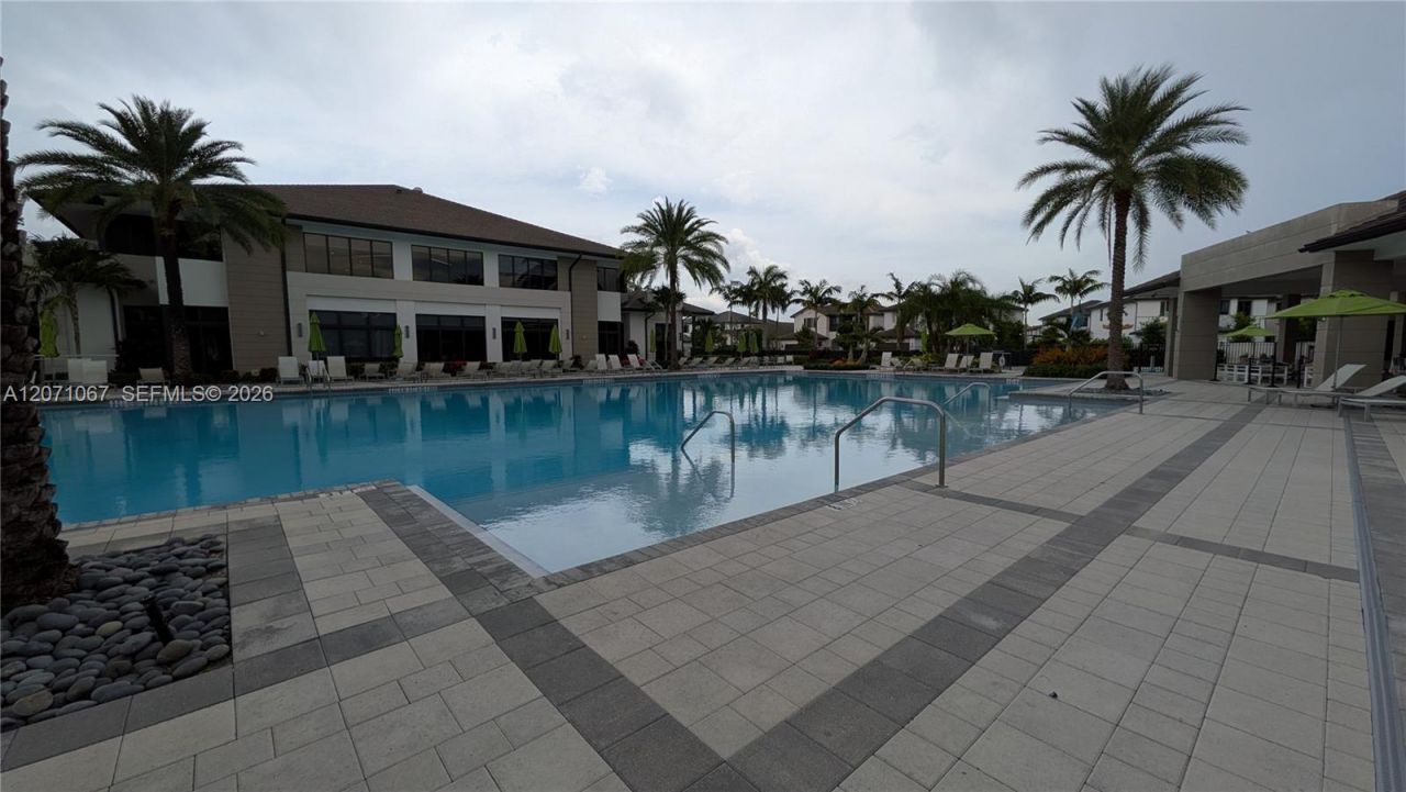 8001 NW 41st St, Unit F-204, Doral, FL 33166 Main Photo