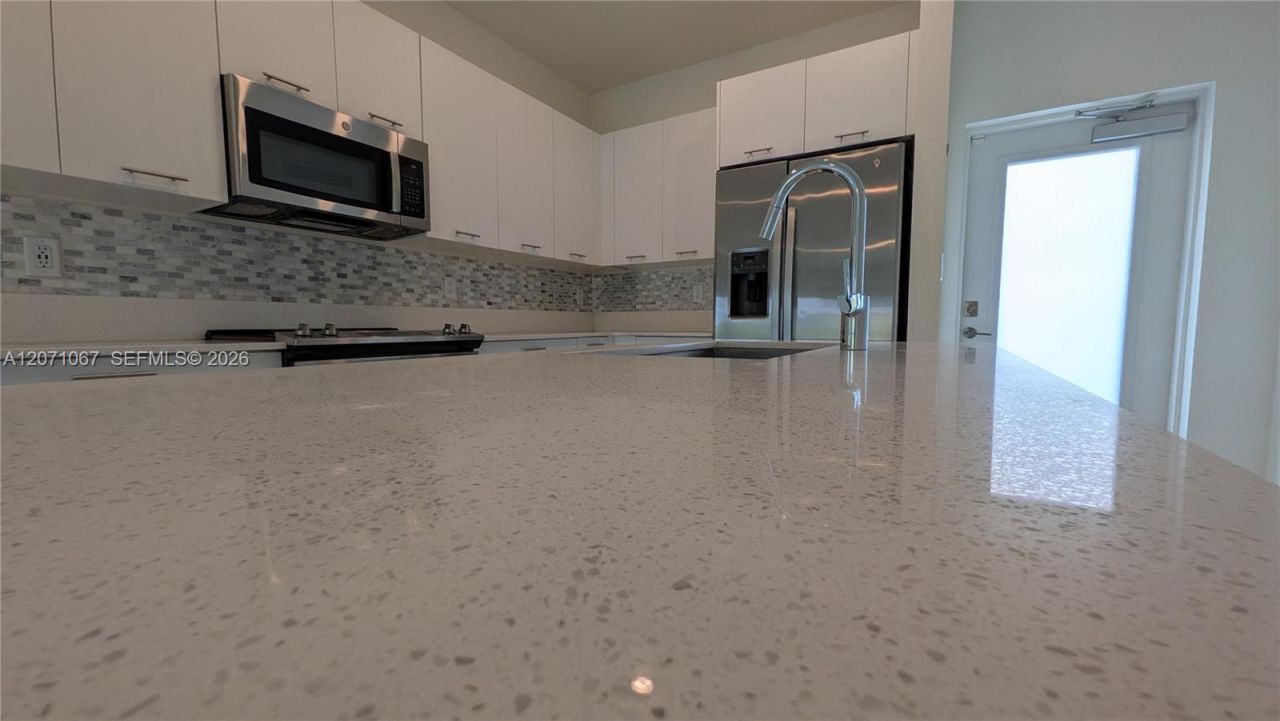8001 NW 41st St, Unit F-204, Doral, FL 33166 Photo