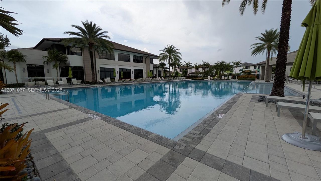 8001 NW 41st St, Unit F-204, Doral, FL 33166 Photo