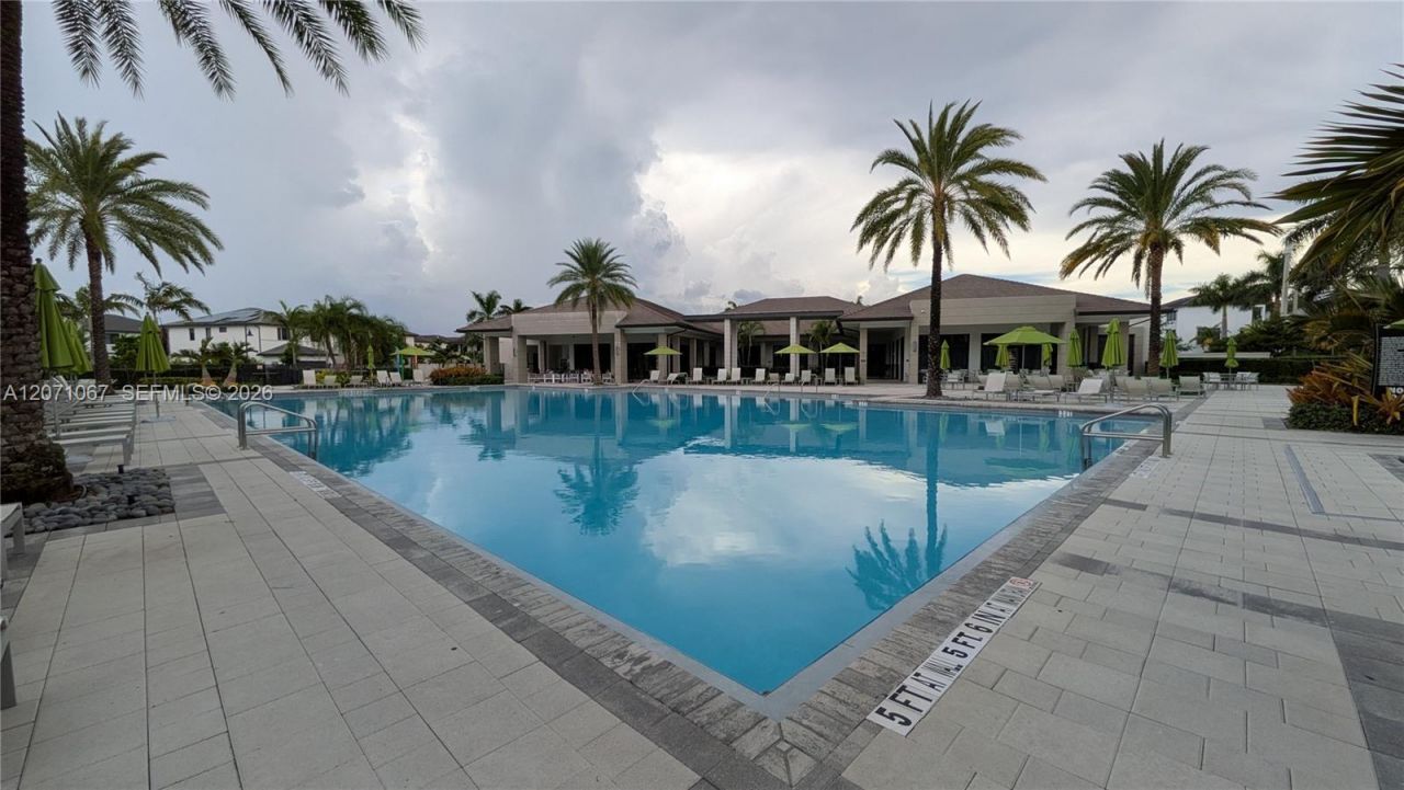 8001 NW 41st St, Unit F-204, Doral, FL 33166 Photo