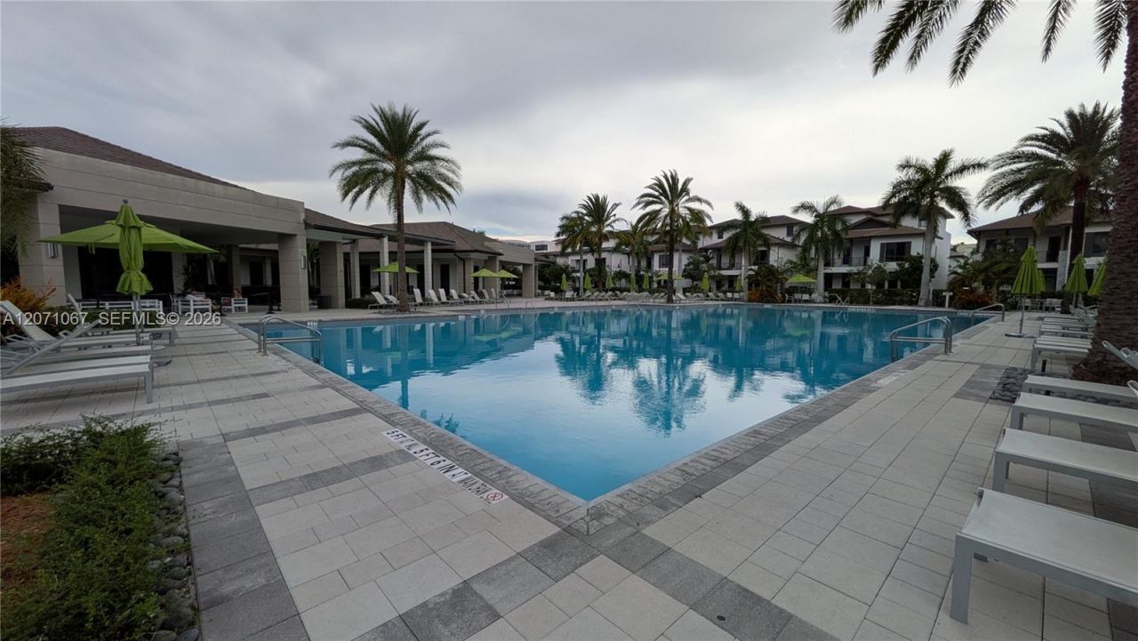 8001 NW 41st St, Unit F-204, Doral, FL 33166 Photo
