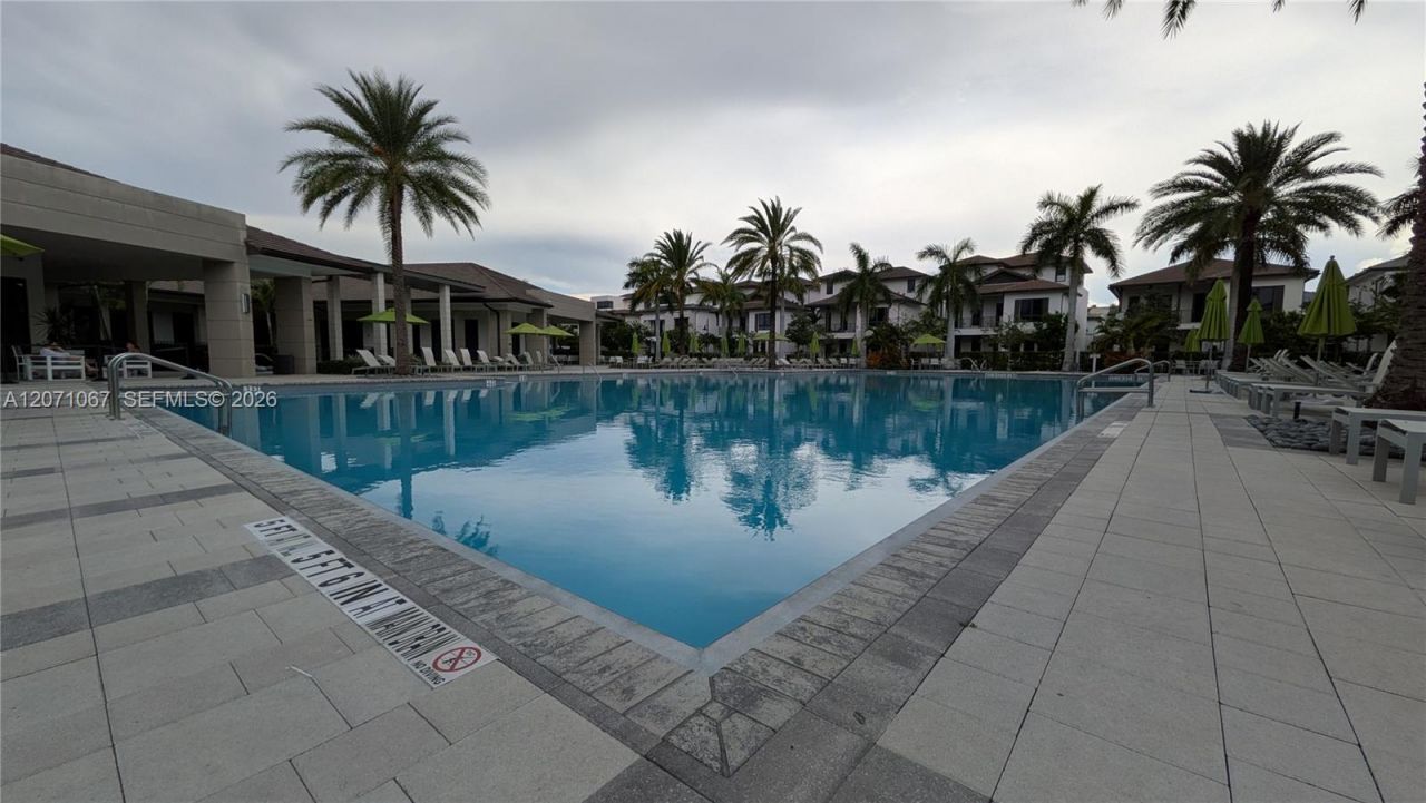 8001 NW 41st St, Unit F-204, Doral, FL 33166 Photo