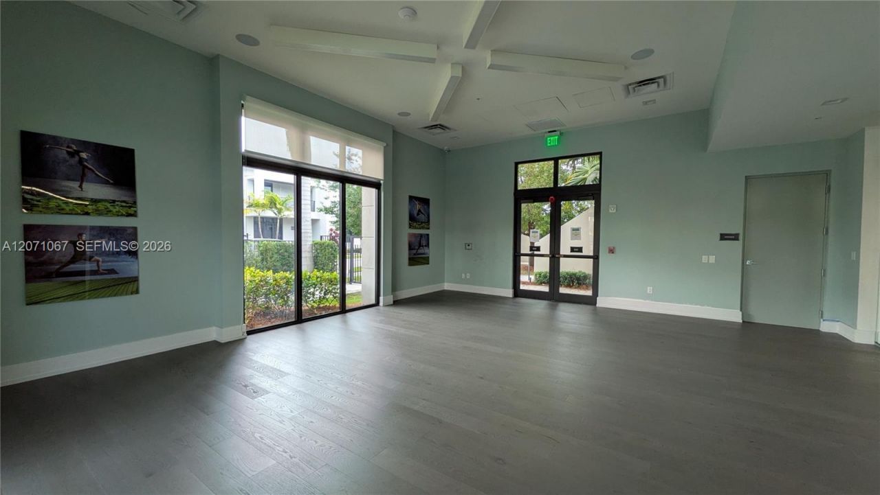 8001 NW 41st St, Unit F-204, Doral, FL 33166 Photo
