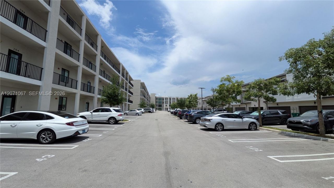 8001 NW 41st St, Unit F-204, Doral, FL 33166 Photo