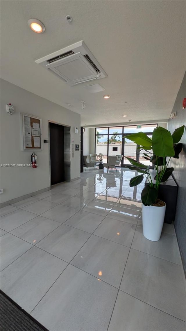 8001 NW 41st St, Unit F-204, Doral, FL 33166 Photo