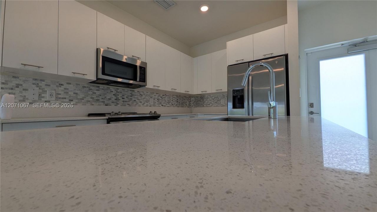 8001 NW 41st St, Unit F-204, Doral, FL 33166 Photo