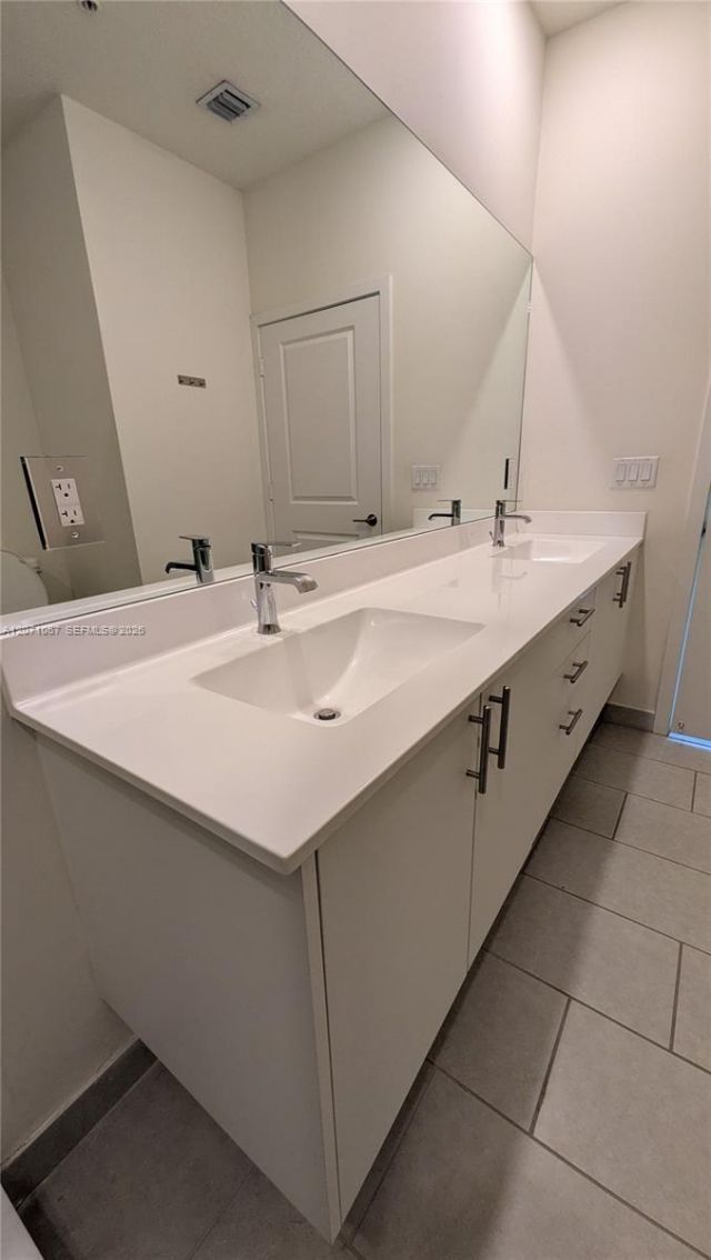 8001 NW 41st St, Unit F-204, Doral, FL 33166 Photo