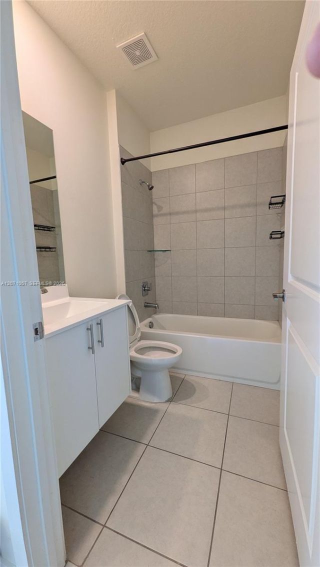 8001 NW 41st St, Unit F-204, Doral, FL 33166 Photo
