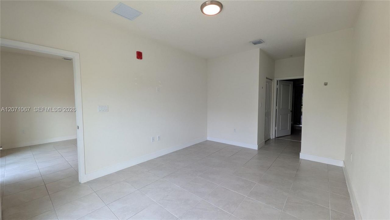 8001 NW 41st St, Unit F-204, Doral, FL 33166 Photo