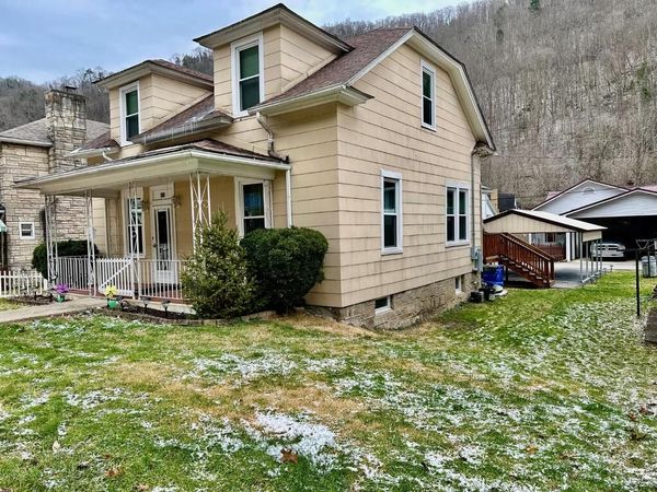 525 Moran Ave, MULLENS, WV 25882