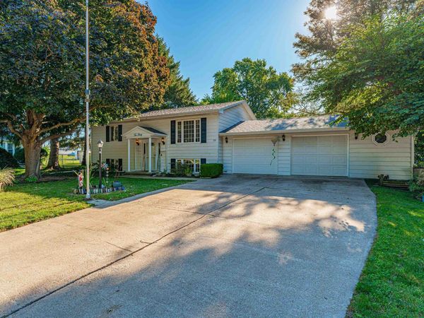 230 WHITE Avenue, Lincoln, IL 62656